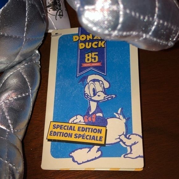 Donald Duck 85th Anniversary Metallic Plush Special Edition - Picture 4 of 4